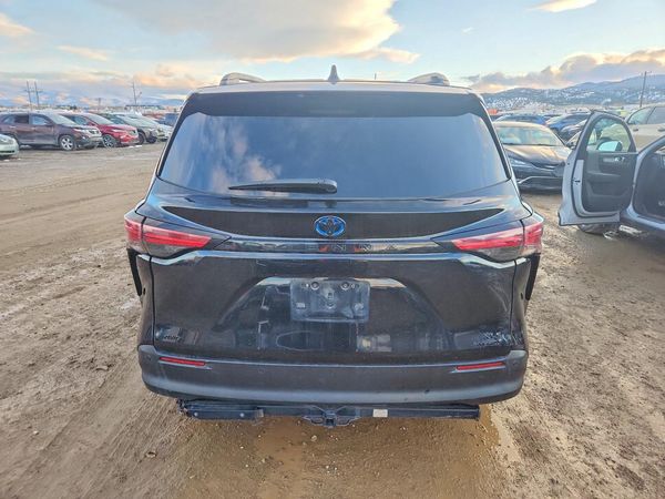 2022 TOYOTA SIENNA XLE Woodland Edition