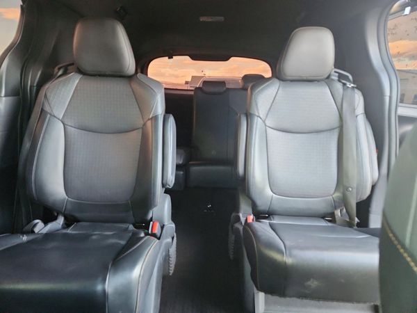 2022 TOYOTA SIENNA XLE Woodland Edition