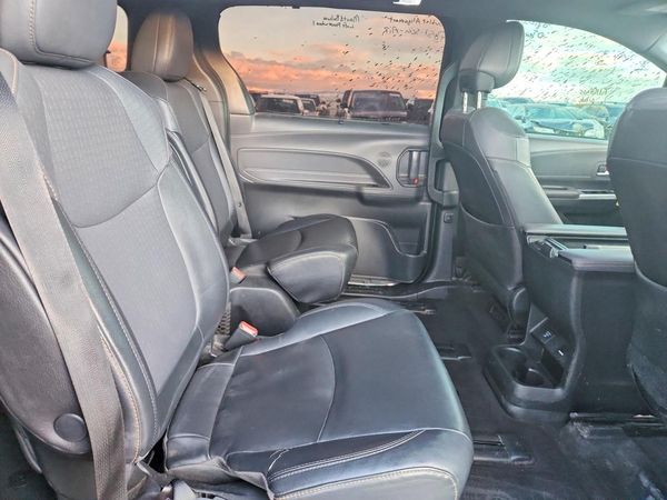 2022 TOYOTA SIENNA XLE Woodland Edition