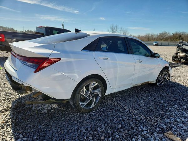 2024 HYUNDAI ELANTRA SEL w/ Convenience Pkg