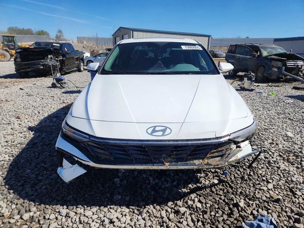 2024 HYUNDAI ELANTRA SEL w/ Convenience Pkg