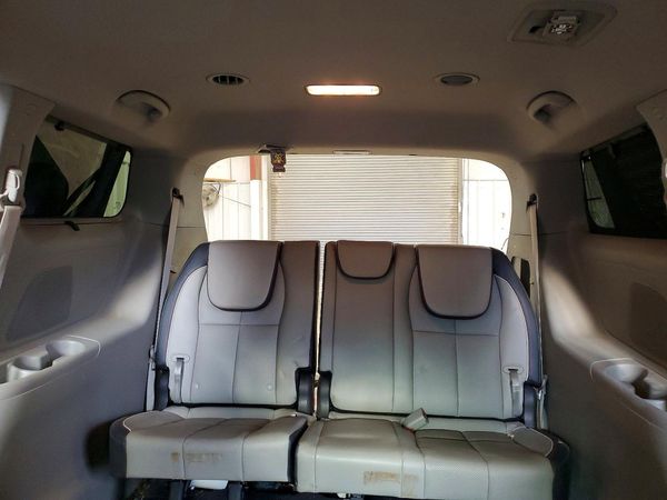2017 KIA SEDONA LX