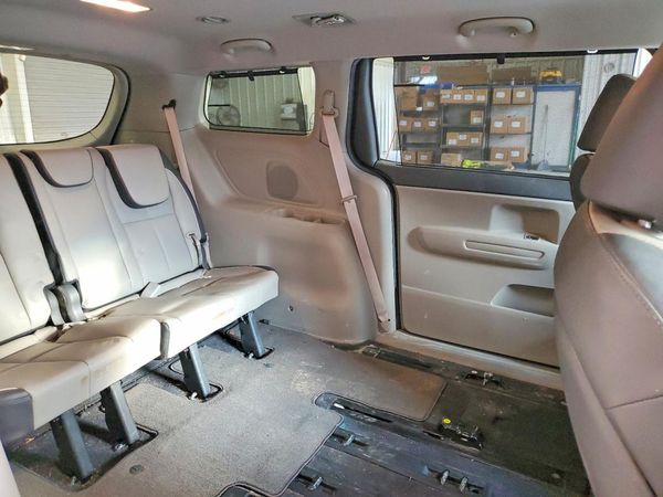 2017 KIA SEDONA LX