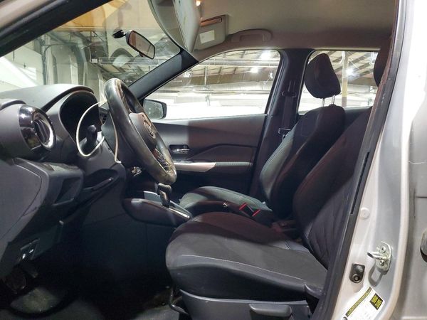 2019 NISSAN KICKS — DENT