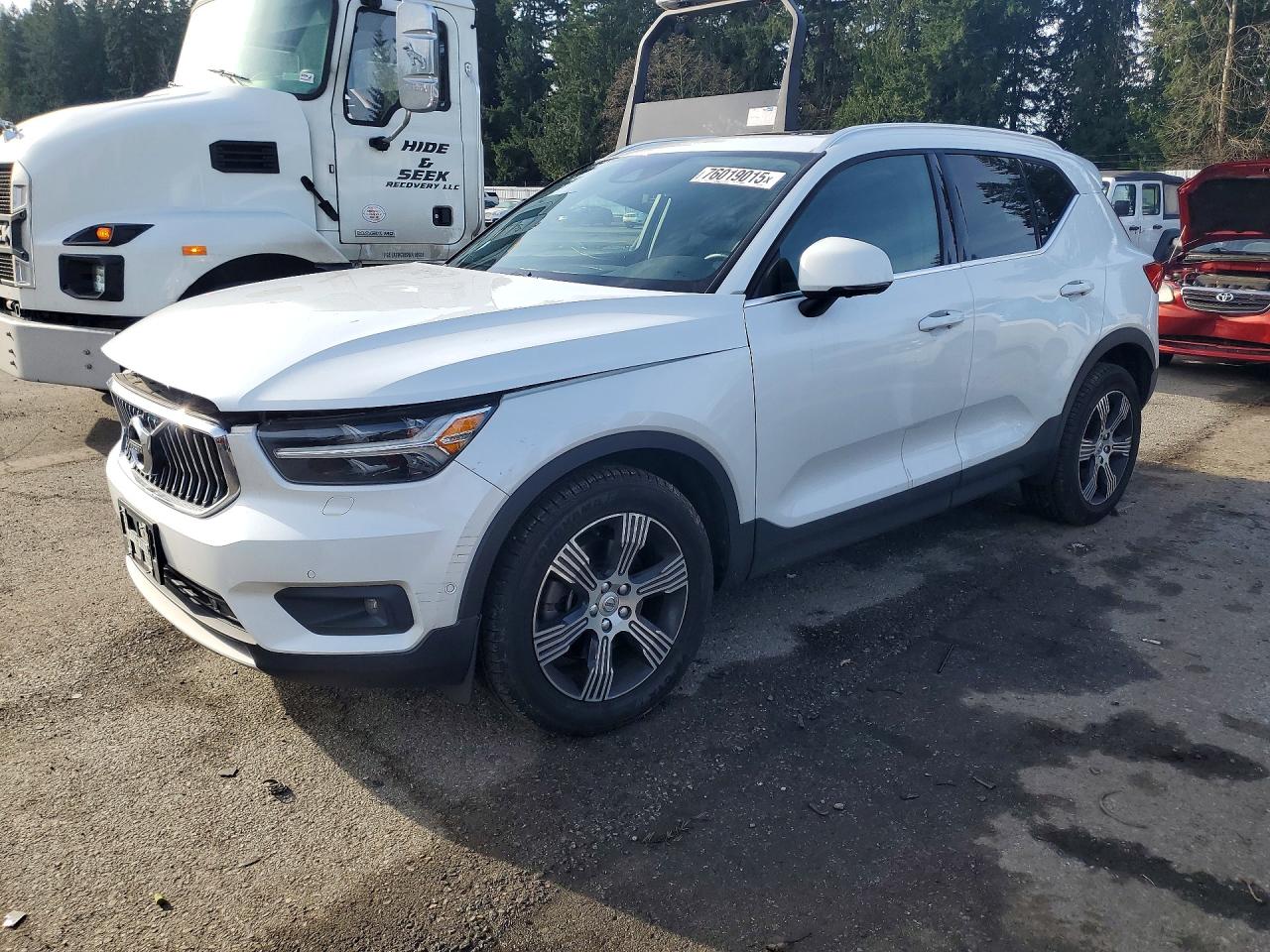 2020 VOLVO XC40