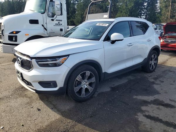2020 VOLVO XC40