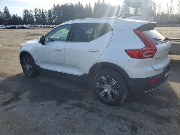 2020 VOLVO XC40