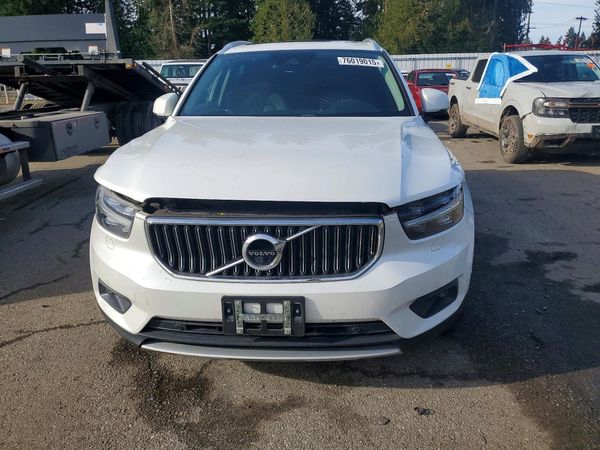 2020 VOLVO XC40