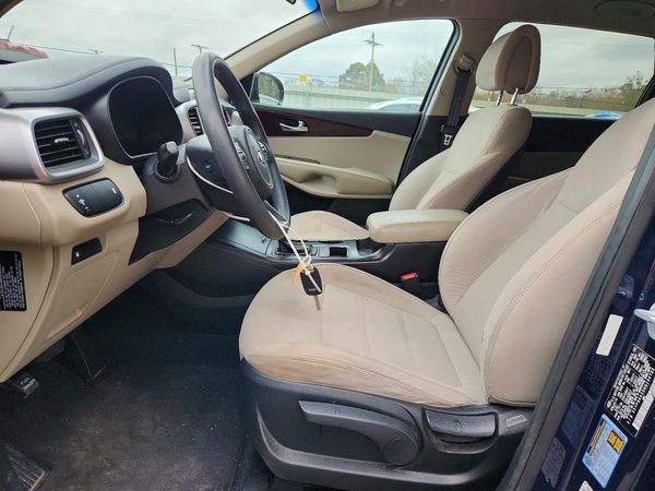 2017 KIA SORENTO L, LX