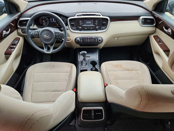 2017 KIA SORENTO L, LX