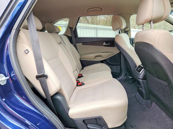 2017 KIA SORENTO L, LX