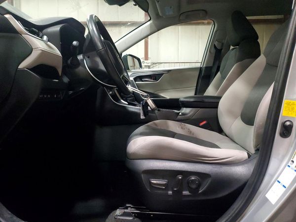 2020 TOYOTA RAV4 XLE HV — DENT