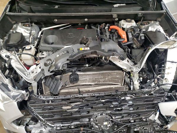 2020 TOYOTA RAV4 XLE HV — Engine bay