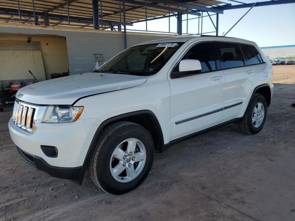 2013 JEEP GRAND CHER Laredo — Front 3/4