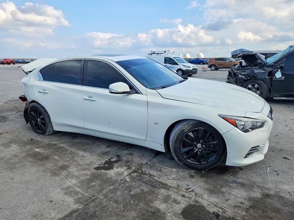 2015 INFINITI Q50 — Passenger 3/4