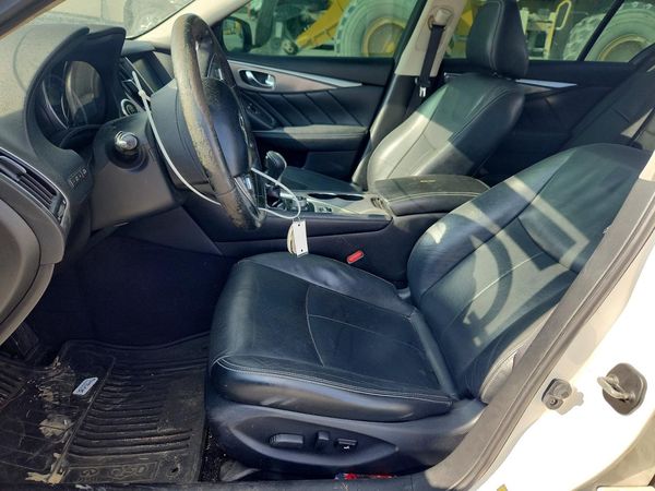 2015 INFINITI Q50 — DENT