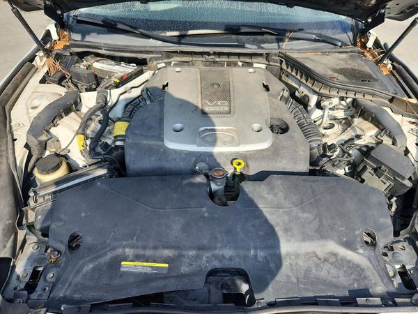 2015 INFINITI Q50 — Engine bay