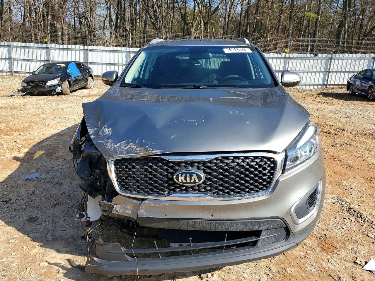 2016 KIA SORENTO L / LX