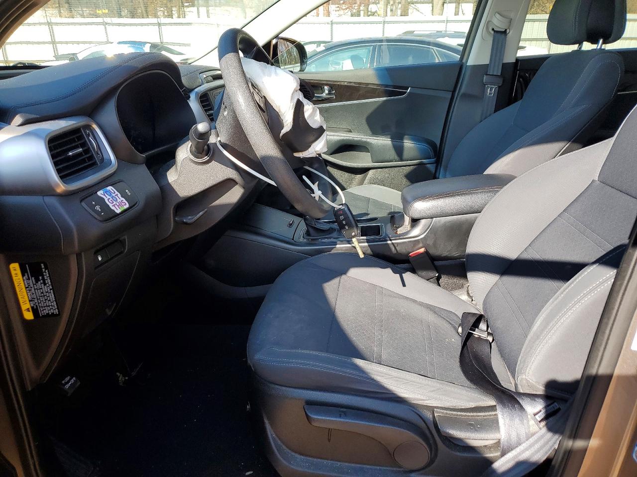 2016 KIA SORENTO L / LX