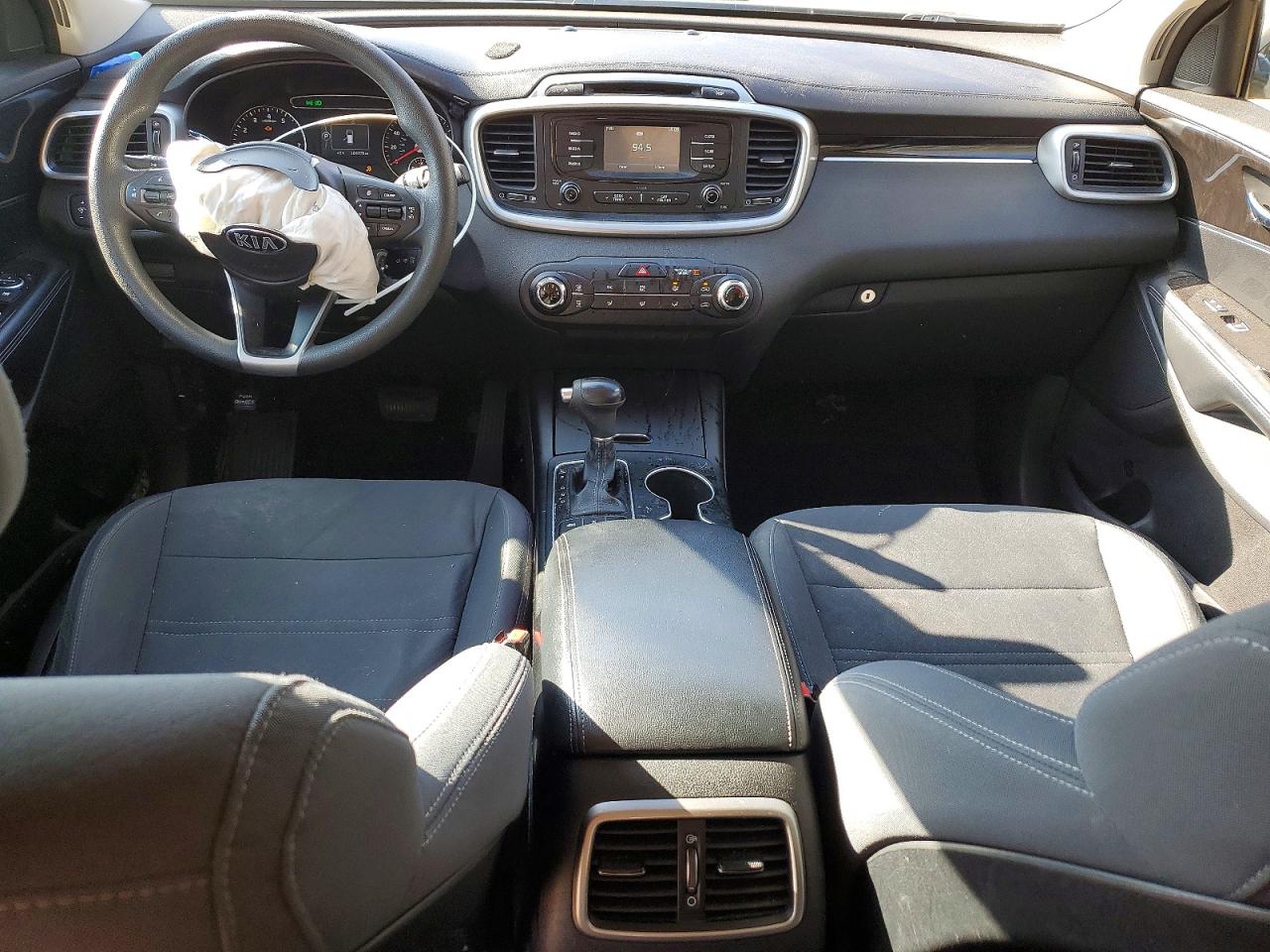 2016 KIA SORENTO L / LX