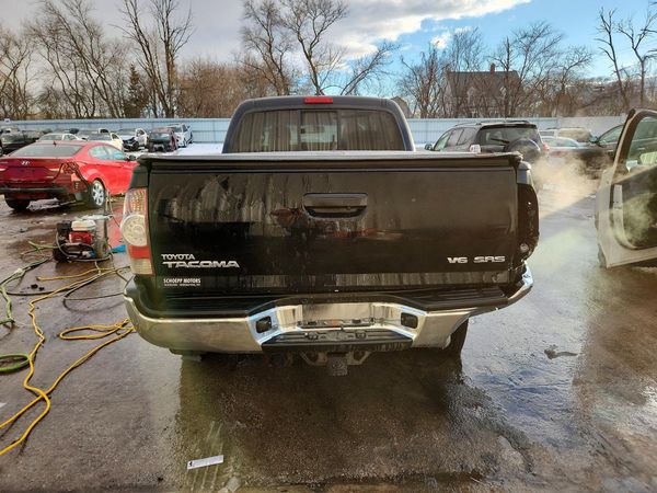 2015 TOYOTA TACOMA Delux Grade