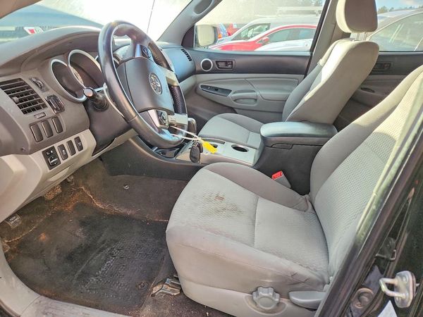 2015 TOYOTA TACOMA Delux Grade