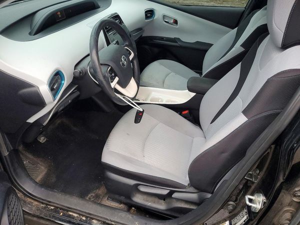 2016 TOYOTA PRIUS