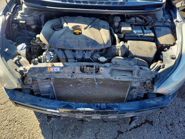 2014 HYUNDAI ELANTRA GLS(Middle) — Engine bay