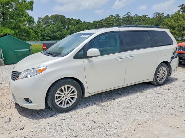 2016 TOYOTA SIENNA