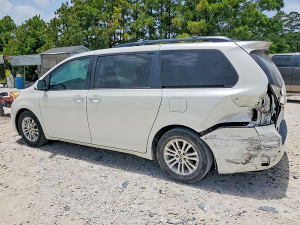 2016 TOYOTA SIENNA