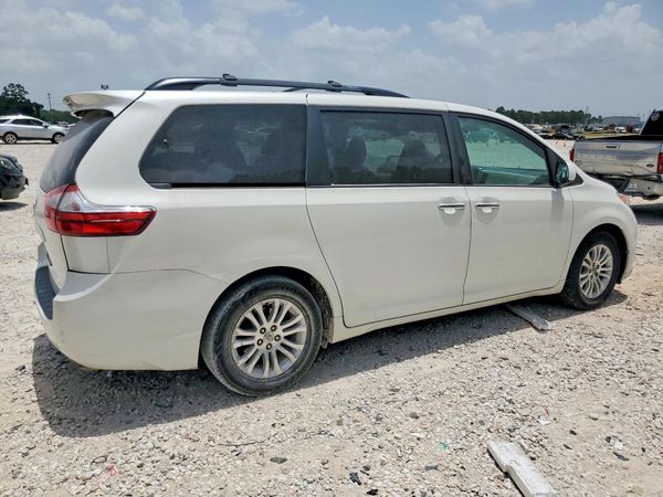 2016 TOYOTA SIENNA
