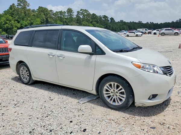 2016 TOYOTA SIENNA