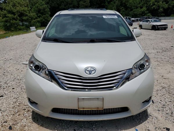 2016 TOYOTA SIENNA