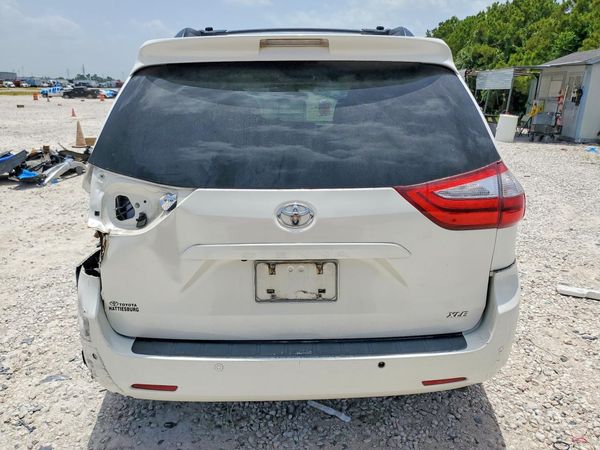 2016 TOYOTA SIENNA