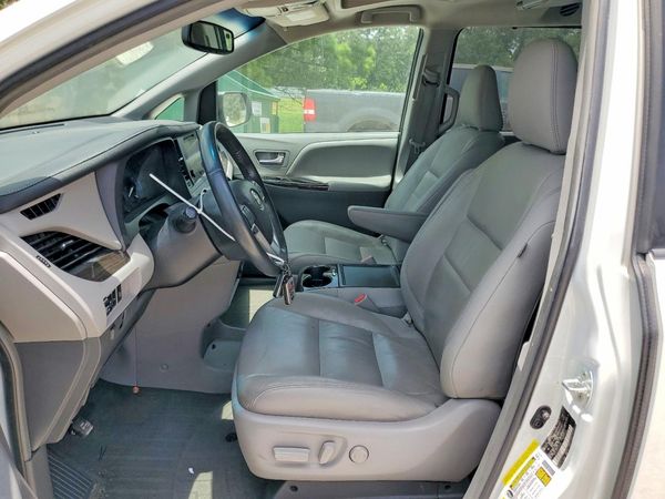 2016 TOYOTA SIENNA