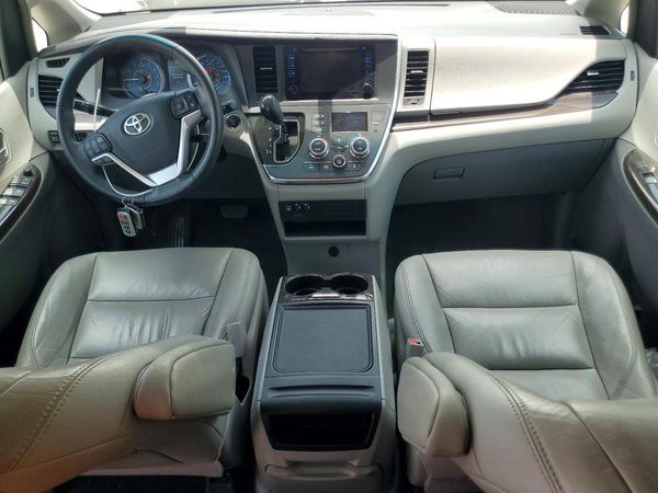 2016 TOYOTA SIENNA
