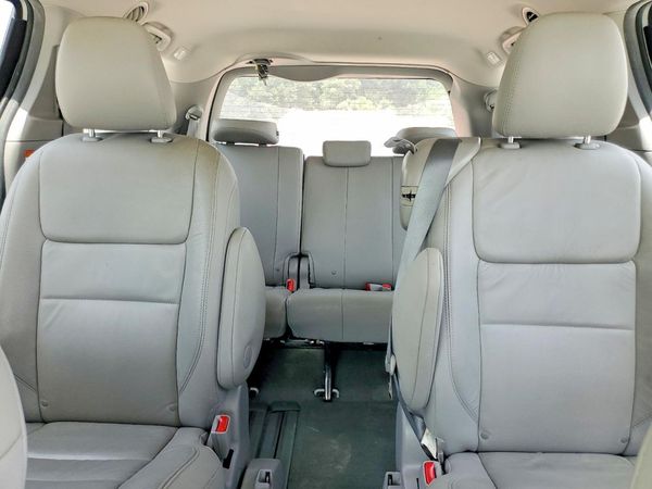 2016 TOYOTA SIENNA