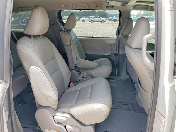 2016 TOYOTA SIENNA