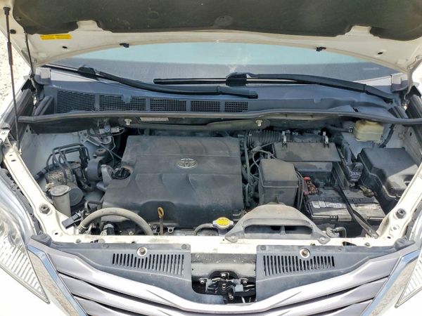 2016 TOYOTA SIENNA