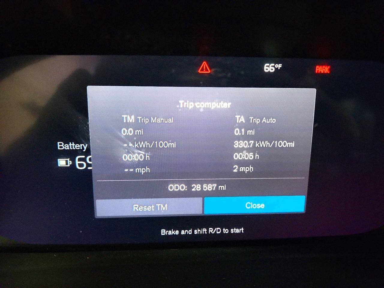 2023 VOLVO XC40 Ultimate Dark