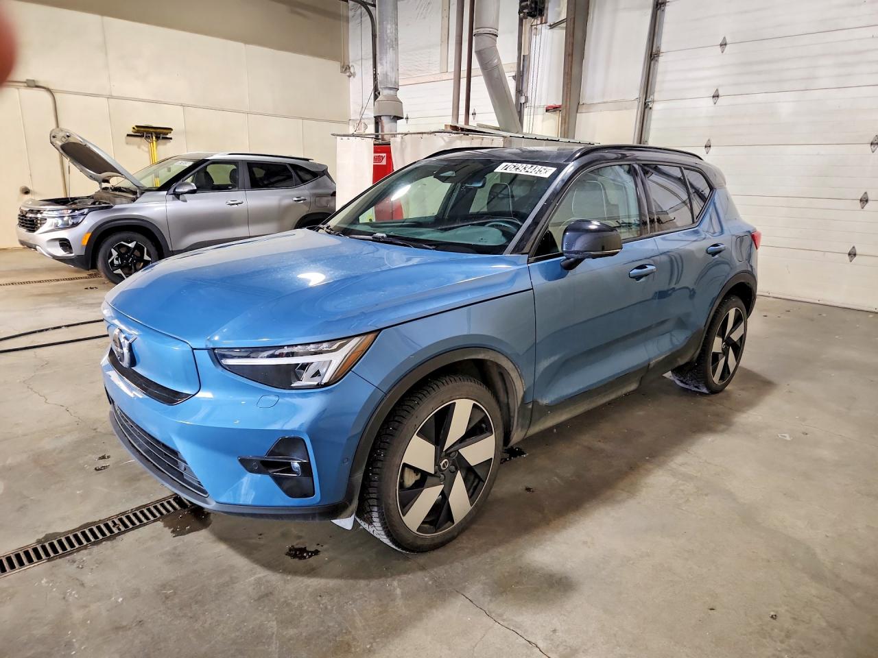 2023 VOLVO XC40 Ultimate Dark