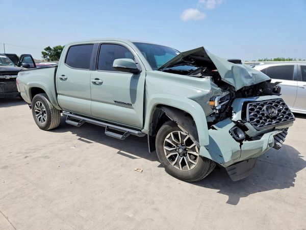 2022 TOYOTA TACOMA SR5