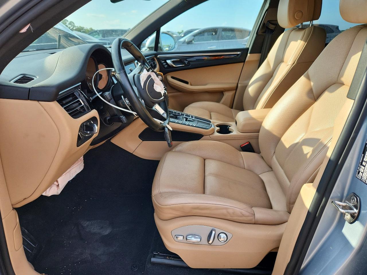 2020 PORSCHE MACAN