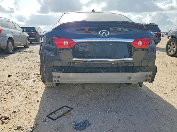 2015 INFINITI Q50