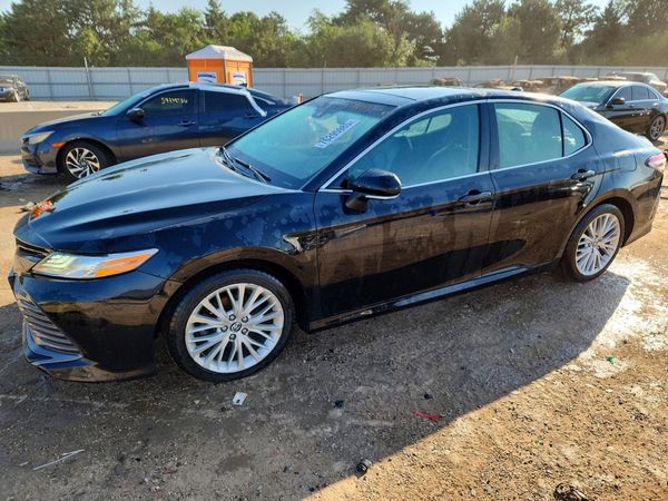 2020 TOYOTA CAMRY XLE