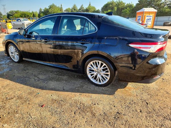 2020 TOYOTA CAMRY XLE