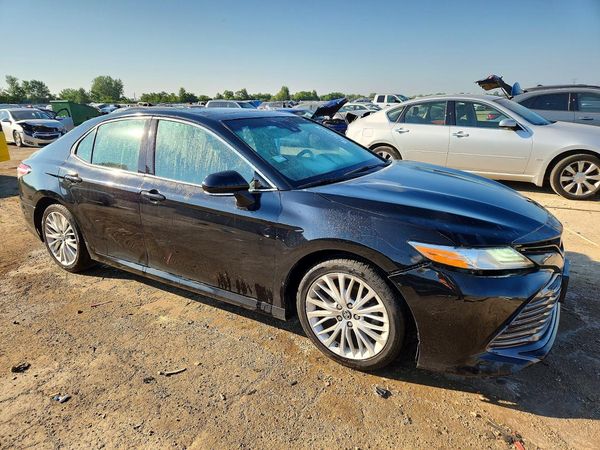 2020 TOYOTA CAMRY XLE
