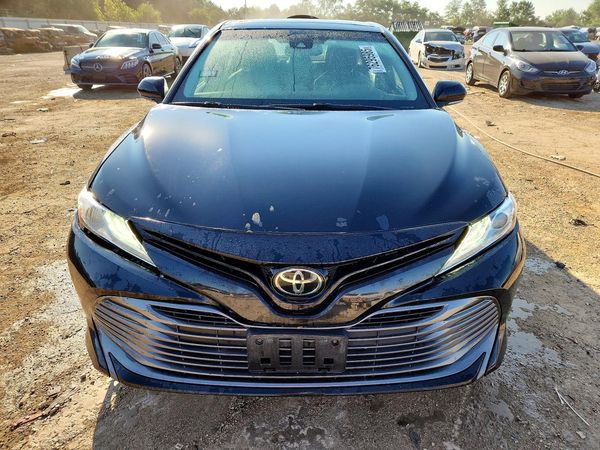 2020 TOYOTA CAMRY XLE