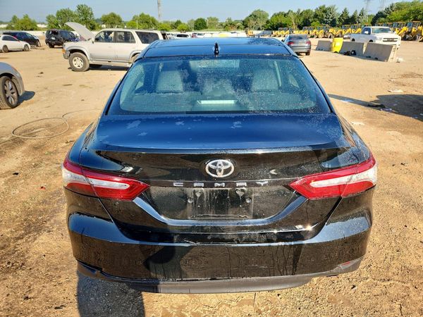 2020 TOYOTA CAMRY XLE