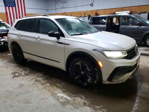 2024 VOLKSWAGEN TIGUAN 4Motion SE R-Line Black